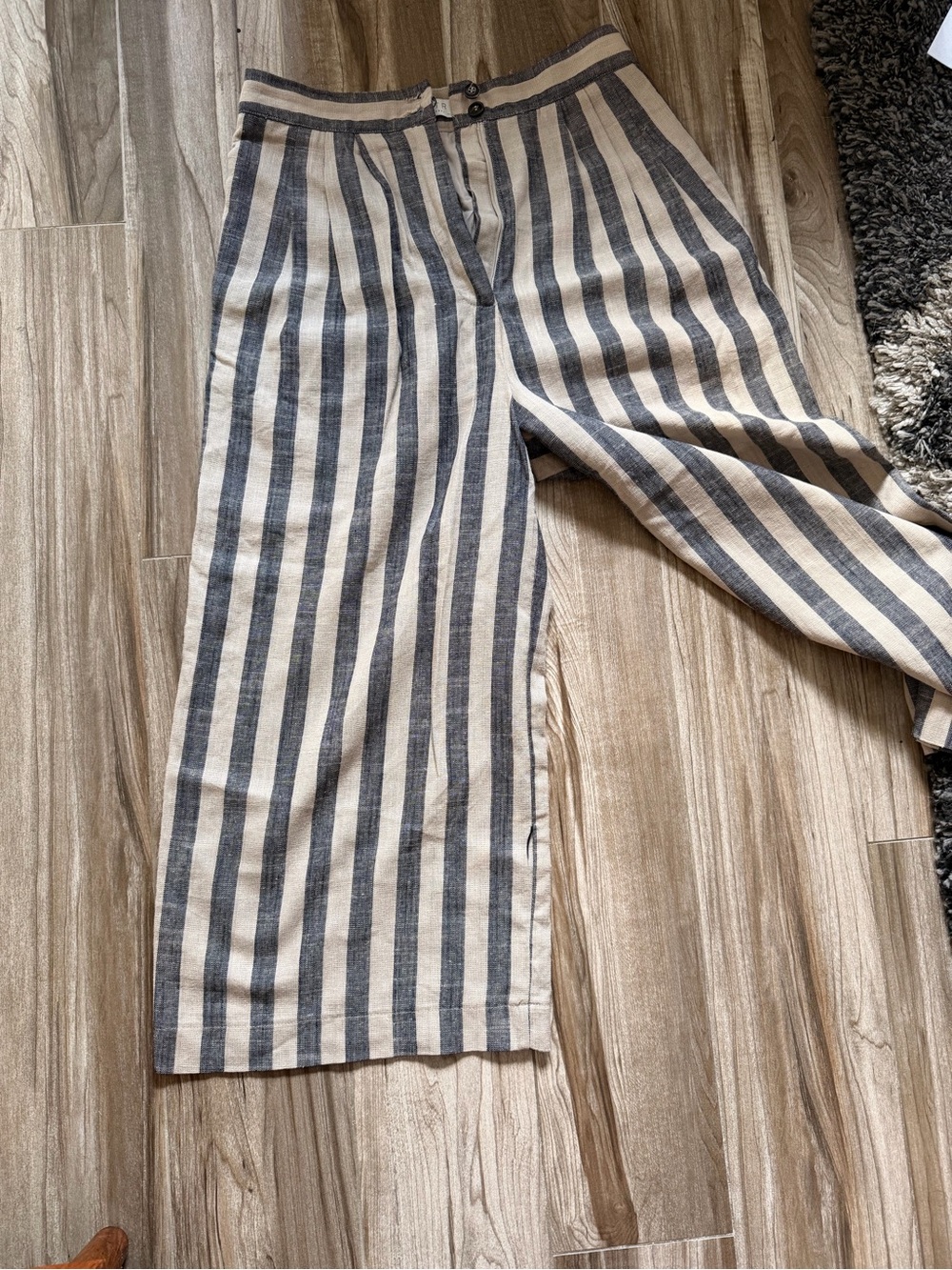 Astr Striped Wide-Leg Cropped Pants in Cream and Navy - Picture 2 of 4